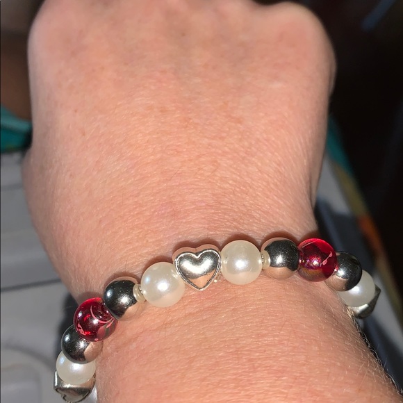 Red, white and Silver Heart Beaded stretch Bracelet - Picture 4 of 5